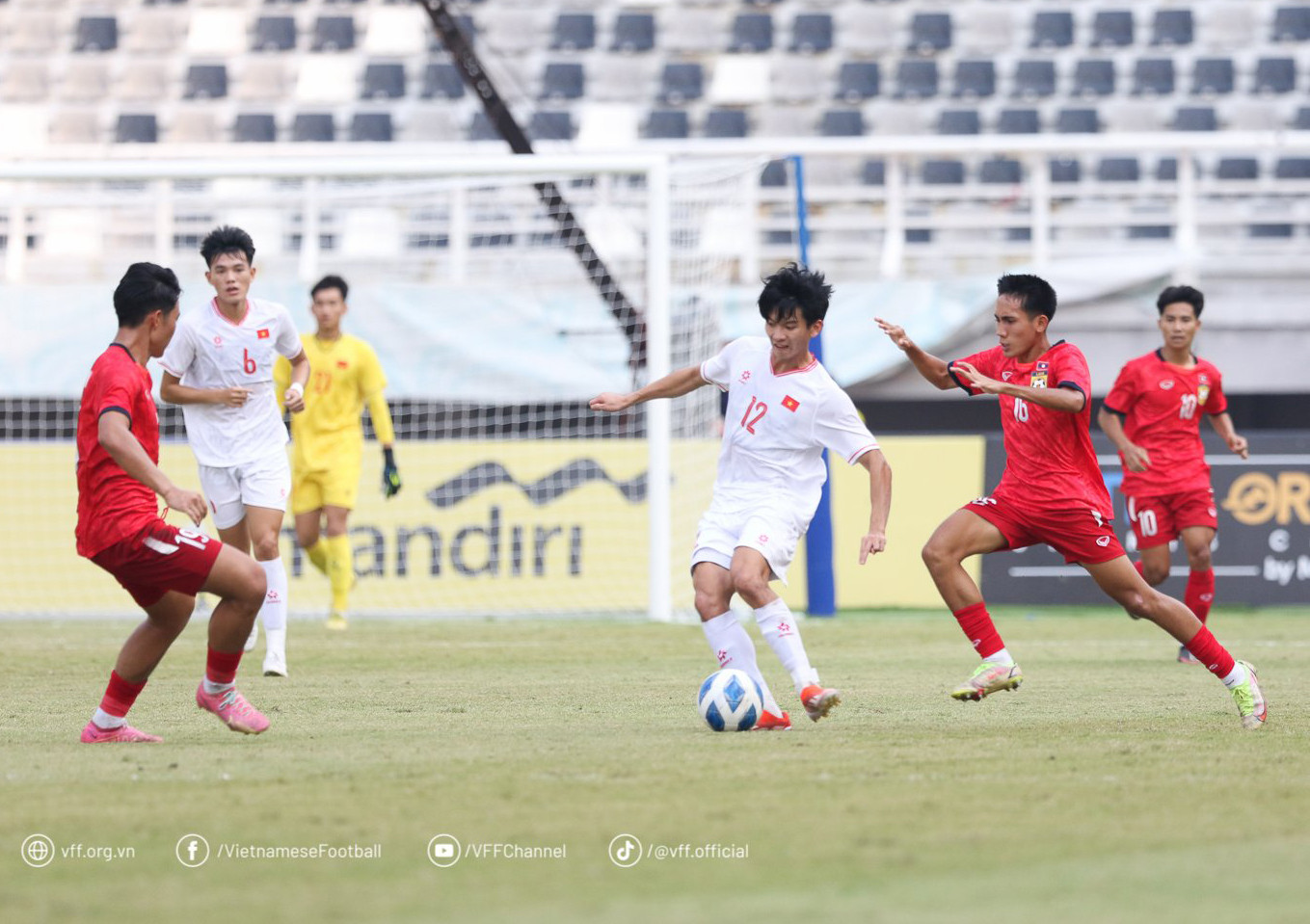 u19 viet nam lao 10.jpg