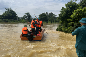 Công an tìm kiếm người đàn ông bị nước cuốn xuống sông Bùi ở Hà Nội