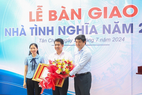 Hùng Nhơn Group trao tặng nhà tình nghĩa tại Tây Ninh