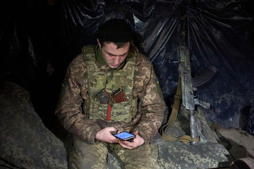 Lo lộ vị trí chiến đấu ở Ukraine, binh sĩ Nga có thể bị phạt vì dùng điện thoại