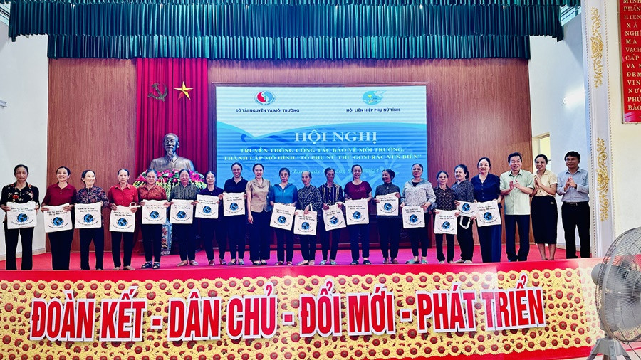 nah bai gioa thuy.jpg