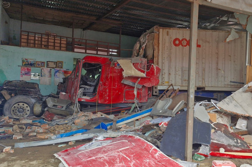 Nguyên nhân vụ xe đầu kéo lao vào nhà dân, 3 người tử vong ở Đắk Nông