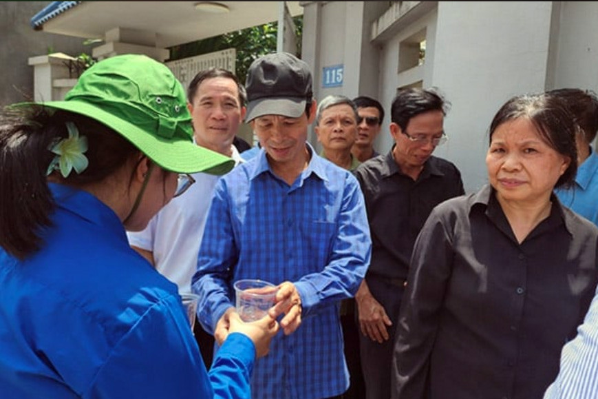 Quê nhà Đông Hội đón tiếp chu đáo người dân đến viếng Tổng Bí thư Nguyễn Phú Trọng