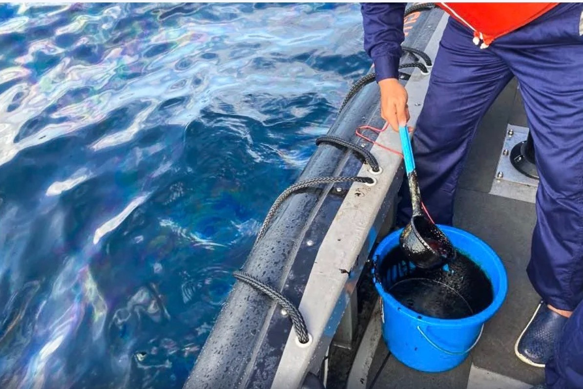 tràn dầu philippines