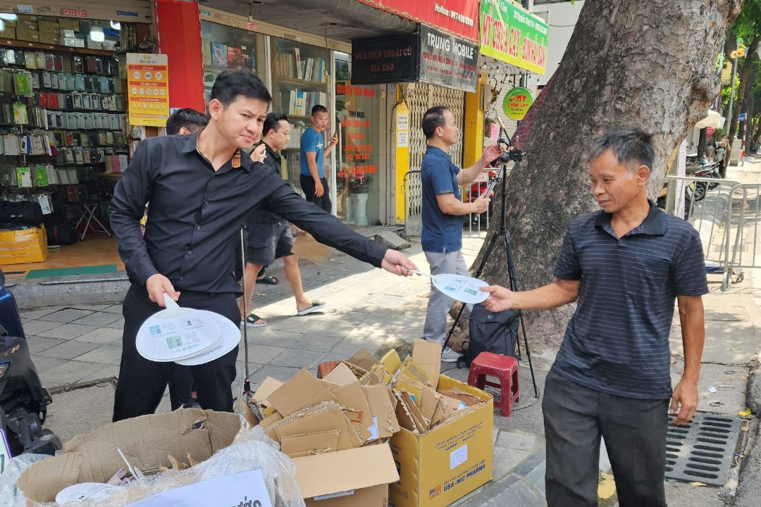 Ấm áp tình người quanh nơi tổ chức tang lễ Tổng Bí thư Nguyễn Phú Trọng