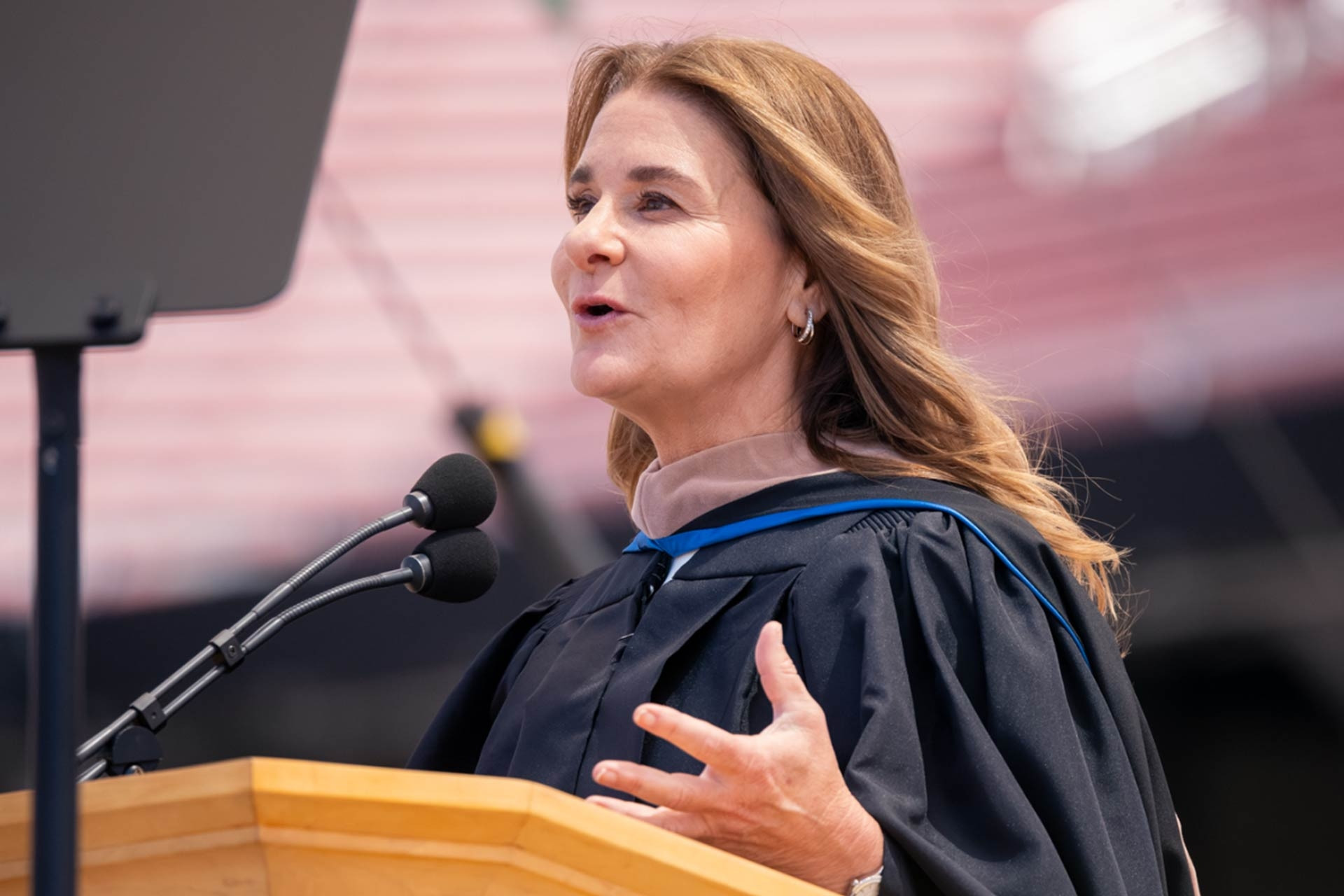  Bài phát biểu gây sốt của vợ tỷ phú Bill Gates tại lễ tốt nghiệp ĐH Stanford 