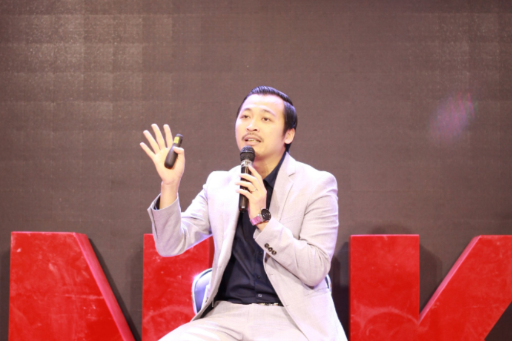 Doanh nghiệp của diễn giả dạy làm giàu tiếp tục thua lỗ