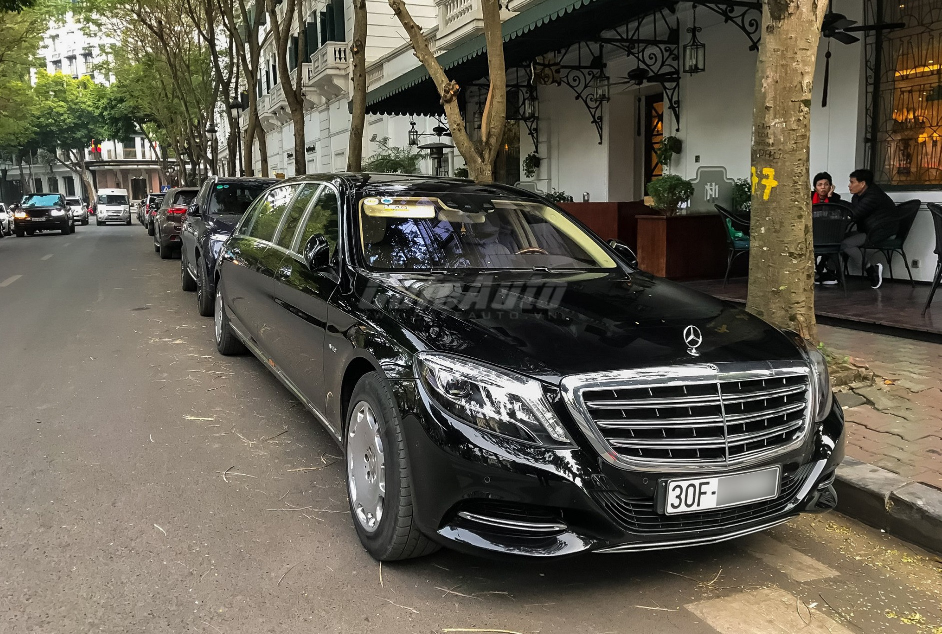 Mercedes Maybach S600 Pullman của Chủ tịch Trịnh Văn Quyết thường xuyên xuất hiện ở Hà Nội, khác với chiếc Rolls Royce Phantom Lửa thiêng ít khi sử dụng..jpg