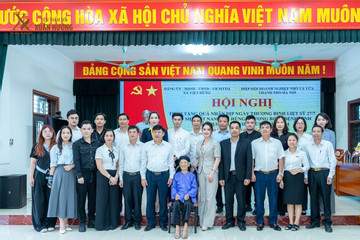 Thẩm mỹ viện Xuân Hương tặng quà các gia đình thương binh liệt sĩ