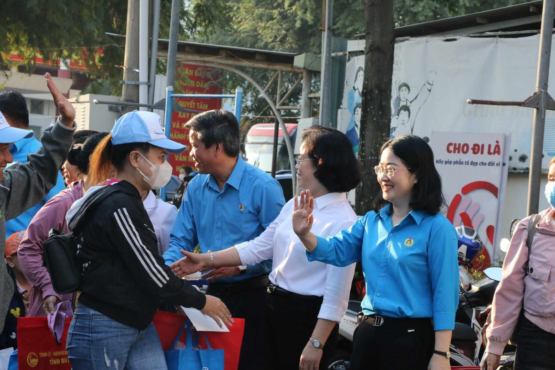  10 cán bộ Công đoàn nhận Giải thưởng Nguyễn Văn Linh 