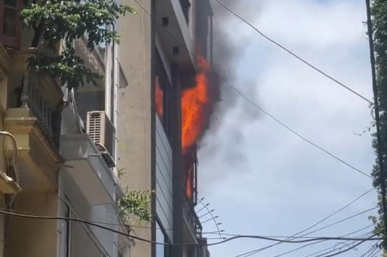 Bản tin chiều 27/7: Cháy nhà 4 tầng ở Hà Nội lúc giữa trưa