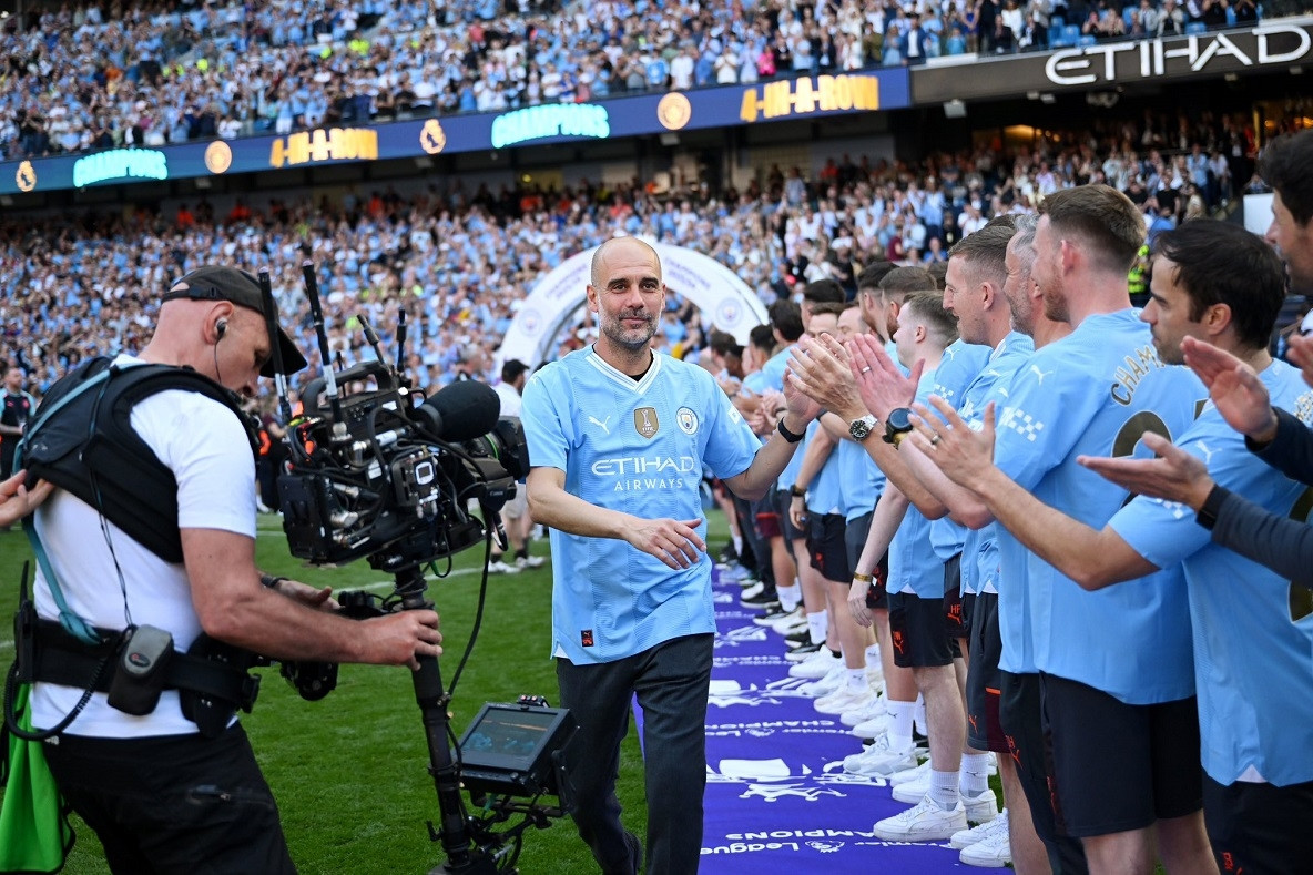 Pep Guardiola bất ngờ đề cập gia hạn Man City, tuyển Anh buồn