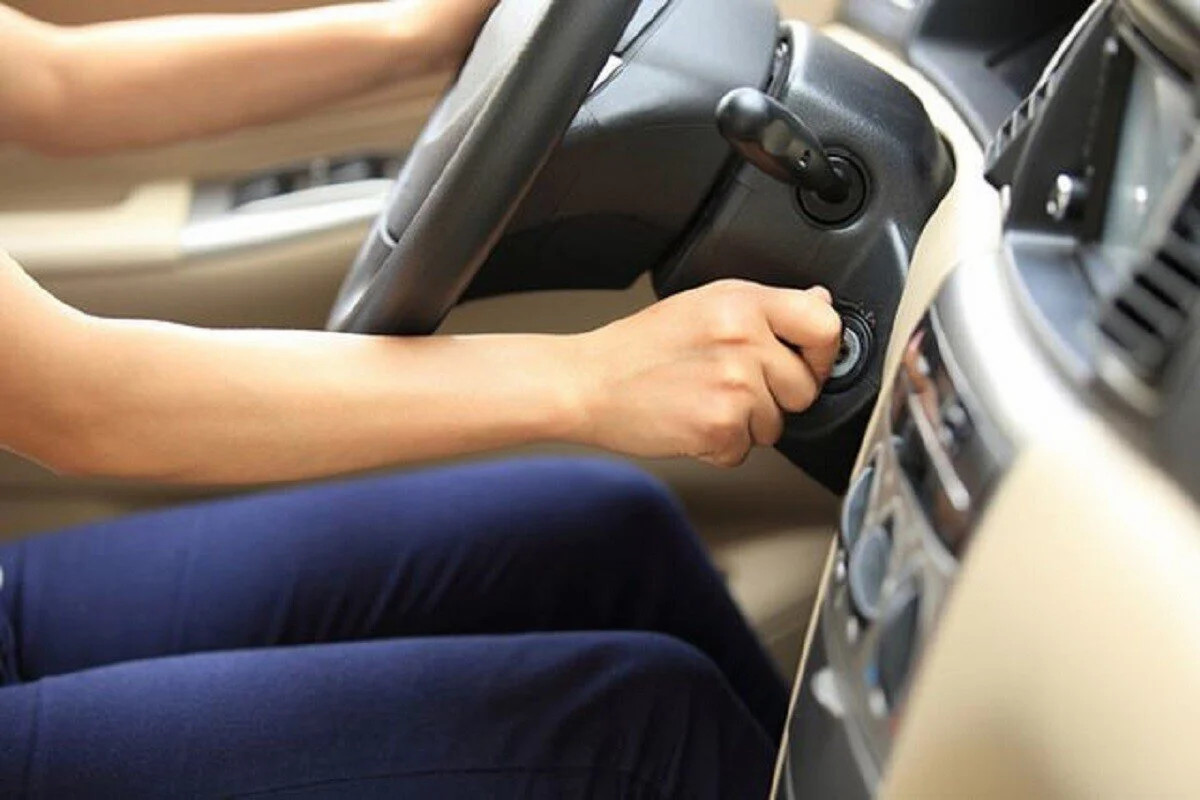 xe kho khoi dong hoac chet may cho thay co dau hieu bat thuong 16491986.webp