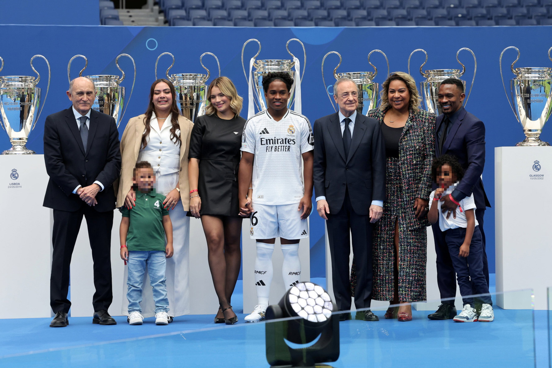 Endrick Real Madrid gia dinh.jpg