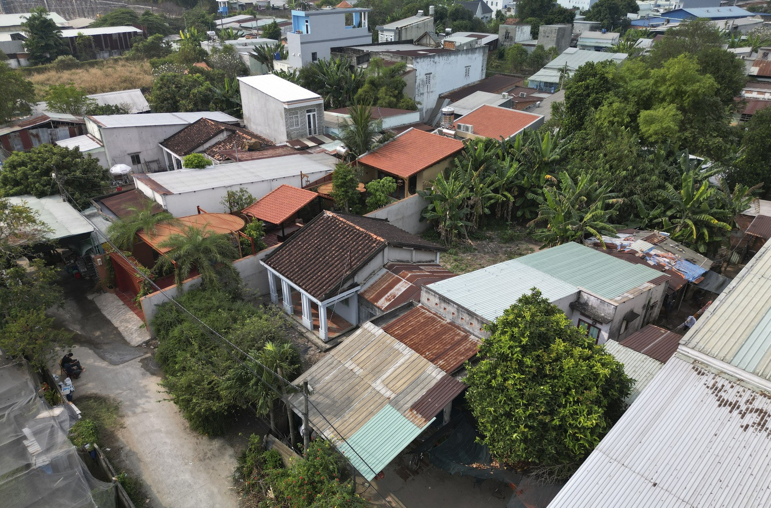 Hiện trạng khu đất, xung quanh đều là nhà thấp tầng.