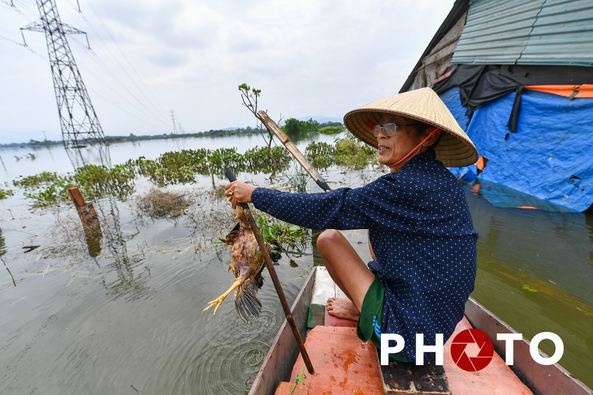 5 ngày sống cô lập trên biển nước ở ngoại thành Hà Nội