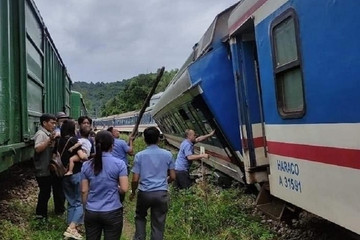 Bản tin cuối ngày 28/7: Tàu SE11 trật bánh gần đèo Hải Vân, đường sắt tê liệt