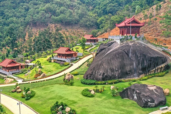 600 khóa sinh tham gia trại hè Phật giáo tại chùa Đại Tùng Lâm Hoa Sen