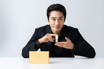 Tài tử Song Seung Heon trở thành đại sứ thương hiệu Vacure:treat