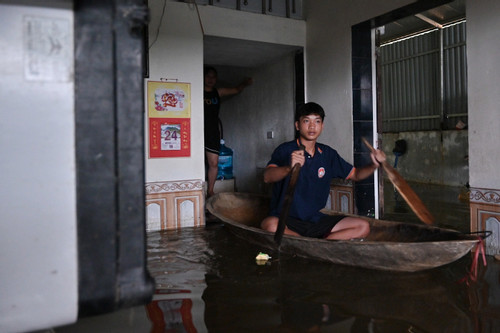 Bản tin sáng 31/7: Người dân Hà Nội lo nước lũ tràn đê sông Bùi cuốn bay gia sản