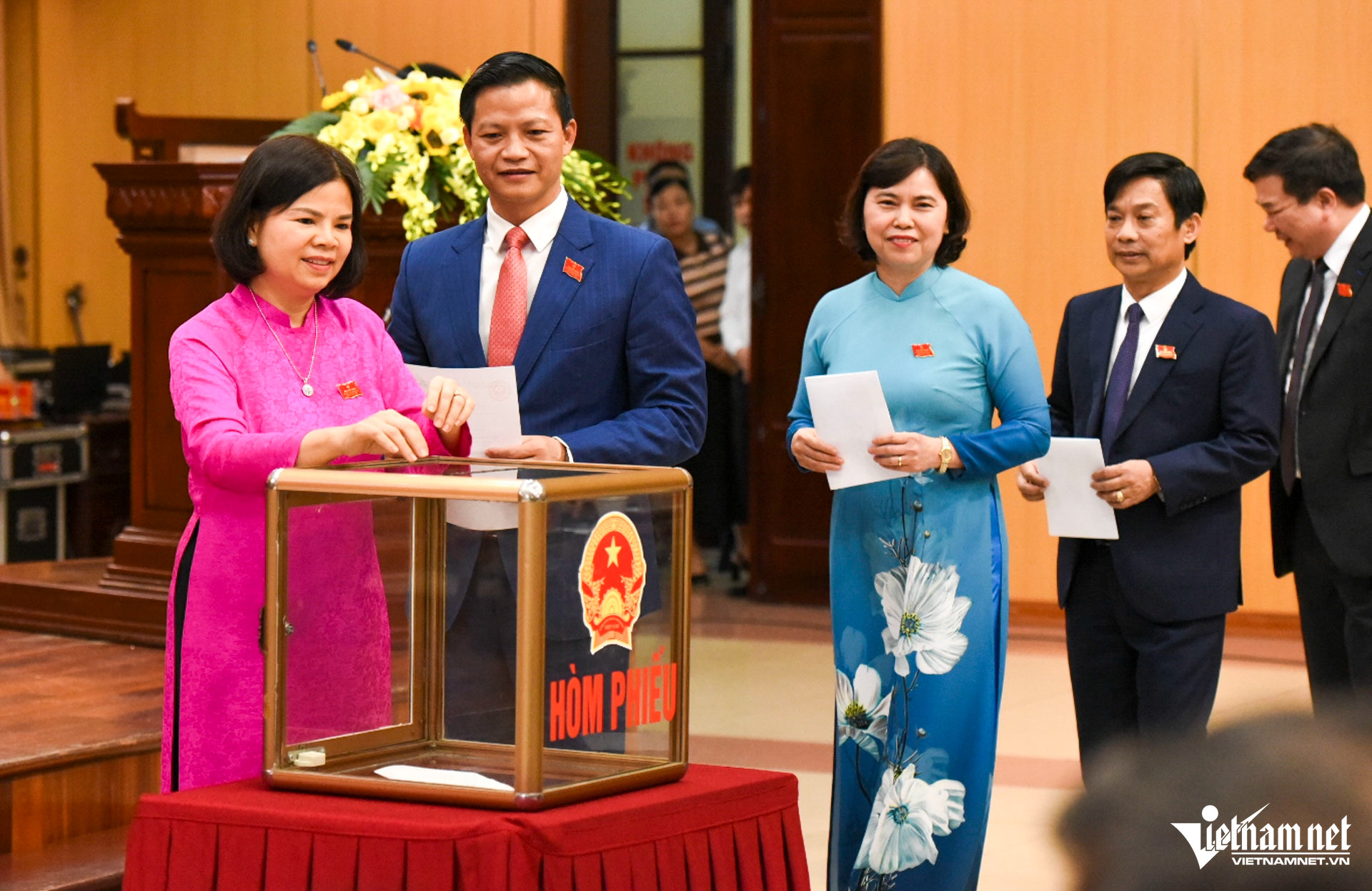 W-Chủ tịch hội đồng nhân dân bn_1.JPG.jpg