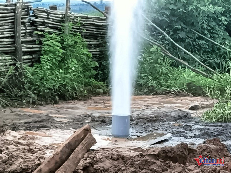 W-Giếng nước lạ 2.jpg