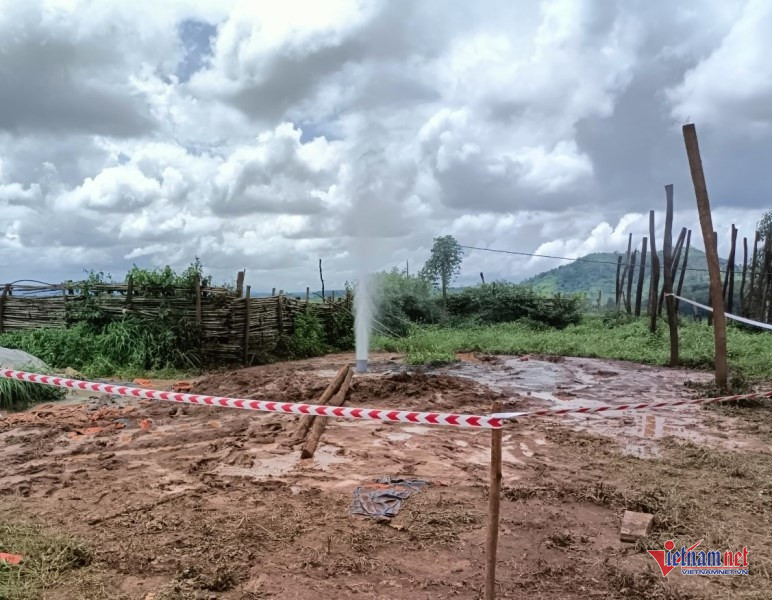 W-Giếng nước lạ 3.jpg