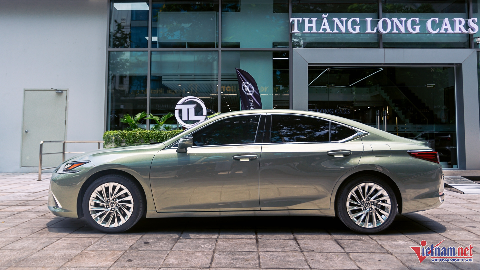 W-lexus es 4.JPG.jpg