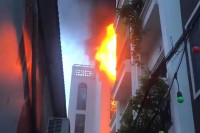 Bản tin cuối ngày 4/7: Cháy nhà 5 tầng trong ngõ nhỏ ở Hà Nội