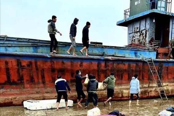 Hai người tử vong trong hầm sà lan ở TP Vũng Tàu nghi do ngạt khí