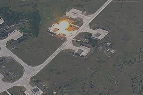 Nga nã tên lửa đạn đạo vào căn cứ không quân Ukraine