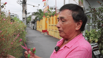 Người đàn ông U70 'nhuộm hồng' đường phố nhờ tái chế rác thải