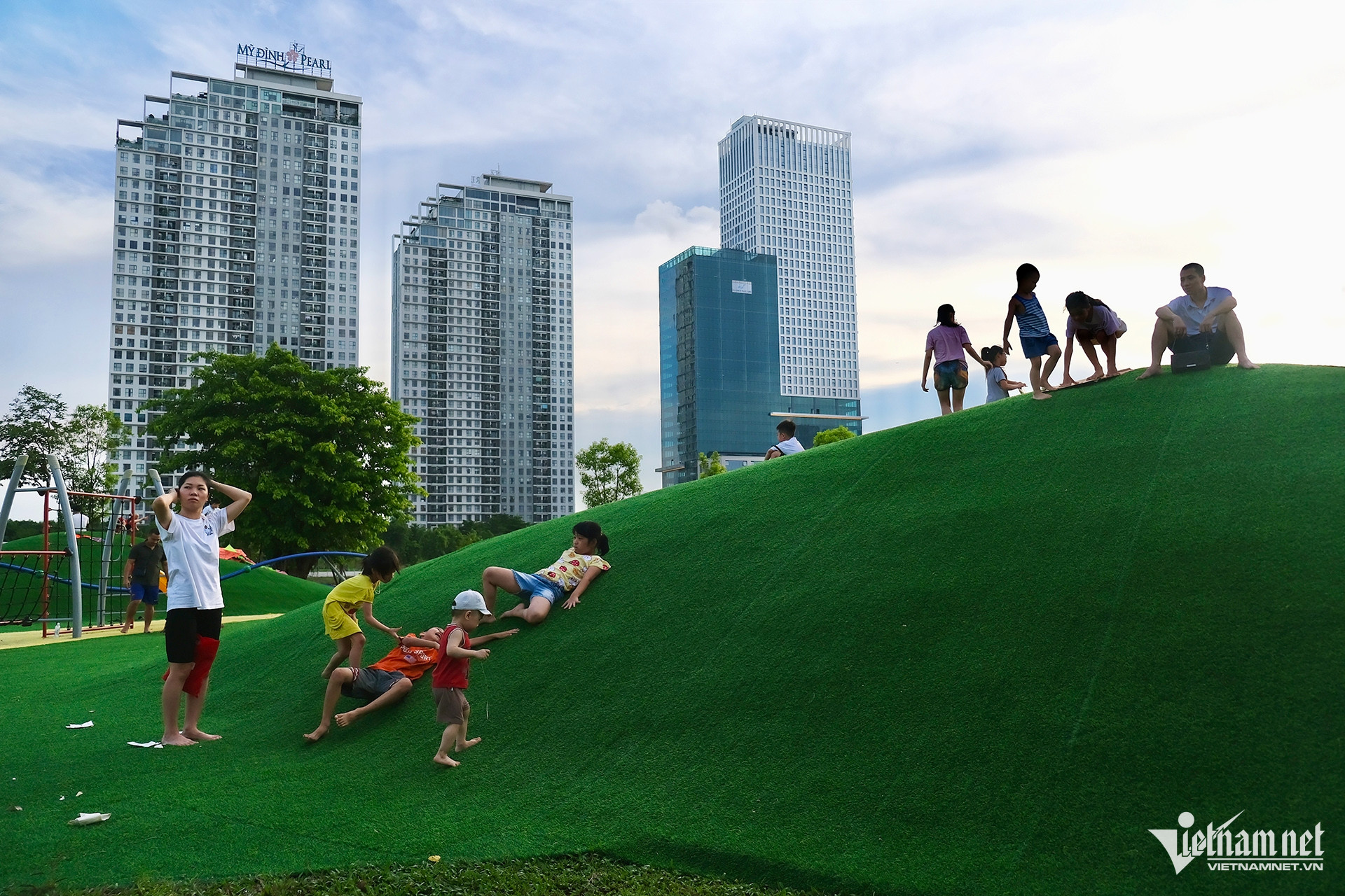 W-Công viên Mễ Trì.jpg