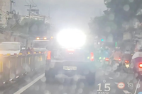 Bản tin cuối ngày 5/7: Tước giấy phép lái xe tài xế bật đèn siêu sáng trên ô tô