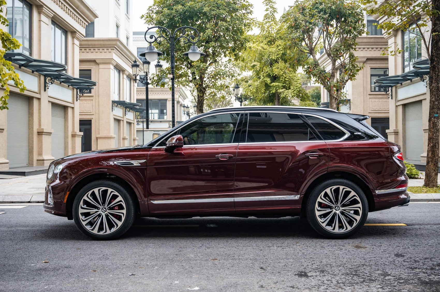 bentley bentayga first edition 7.jpg