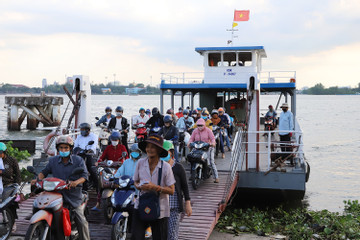 Gia hạn hoạt động bến phà qua sông Hậu sau phản ánh của VietNamNet