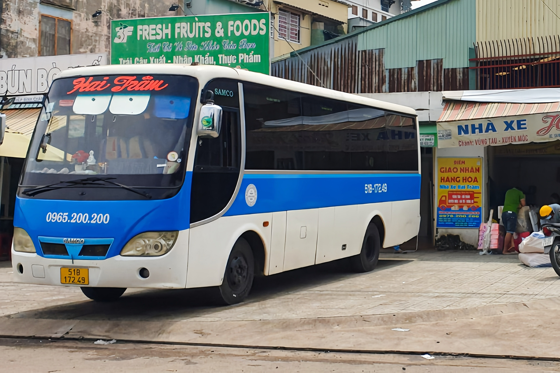 Số điểm ‘xe dù, bến cóc’ tại TPHCM tăng cao, vẫn loay hoay xử lý