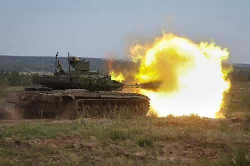 Ukraine tập kích kho dầu Nga, Moscow kiểm soát thêm làng ở Donetsk