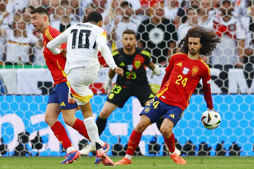 Vì sao trọng tài Anthony Taylor không cho Đức hưởng phạt đền