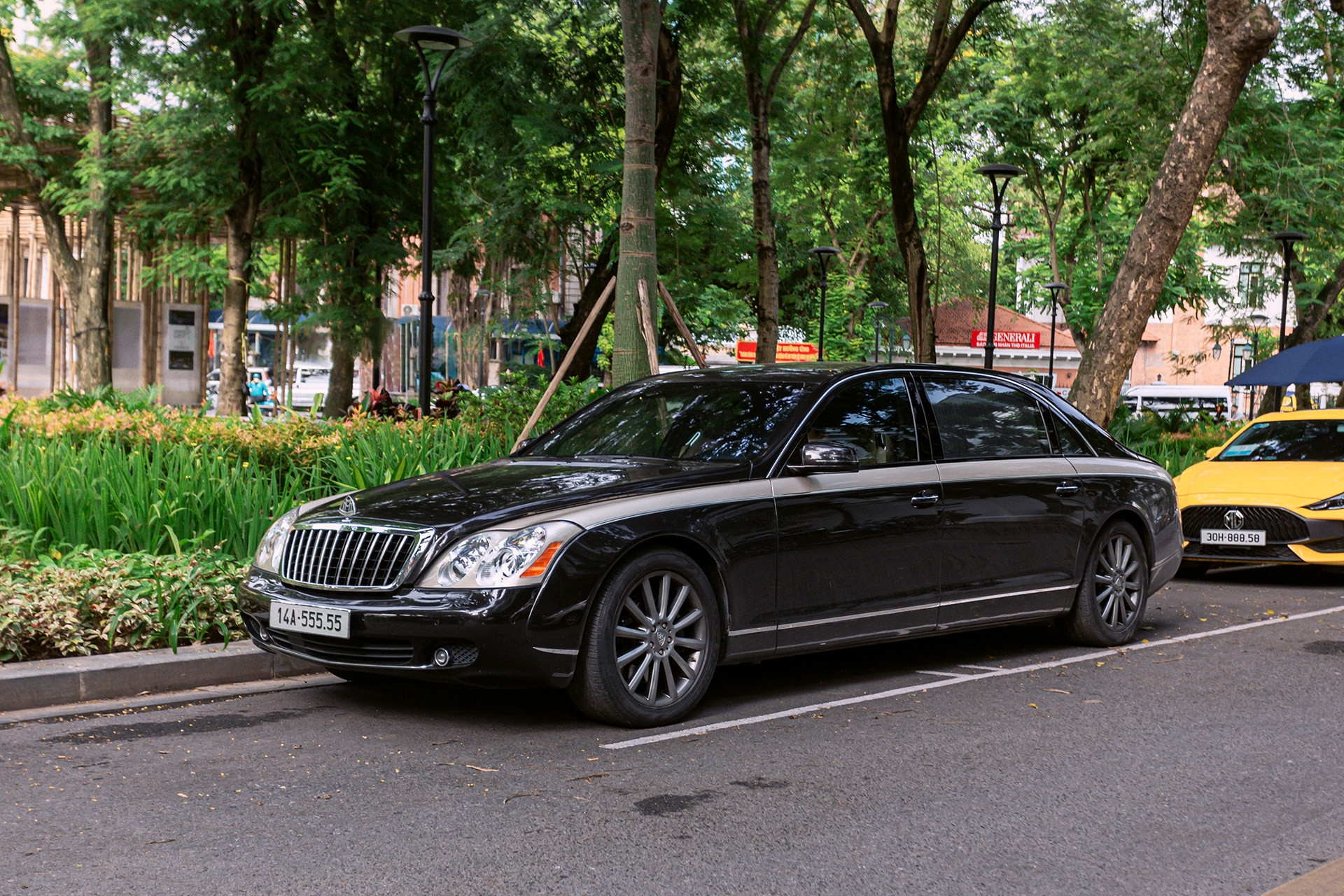 Bắt gặp Maybach 62S Zeppelin triệu USD gắn biển ngũ quý 5 của đại gia Quảng Ninh