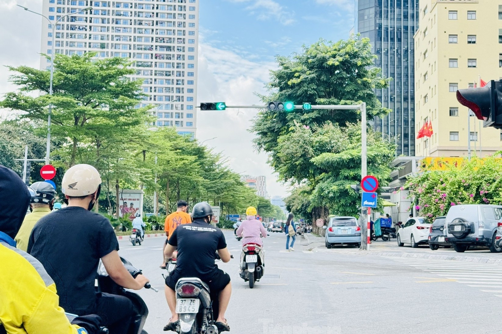 Hà Nội lắp camera để phạt nguội xe máy, ô tô vượt đèn đỏ, lấn làn