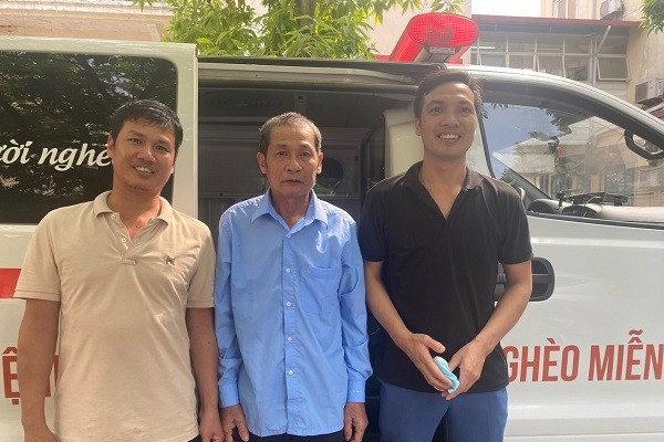 Những chuyến xe 0 đồng vượt nghìn cây số đưa bệnh nhân nghèo về quê