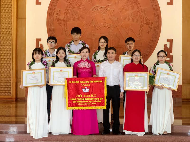 Ninh Bình: Khen thưởng học sinh với số tiền hơn 10 tỷ đồng