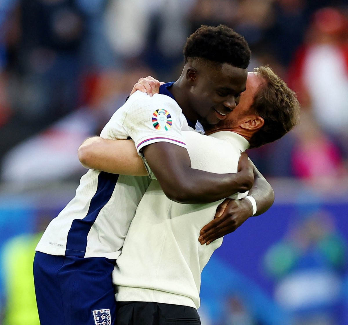 Saka Gareth Southgate.jpg