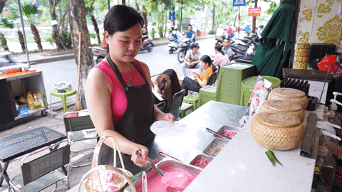 Tàu hũ hoa anh đào 'nhập ngoại' mát lạnh, hút khách ngày Hà Nội nắng nóng