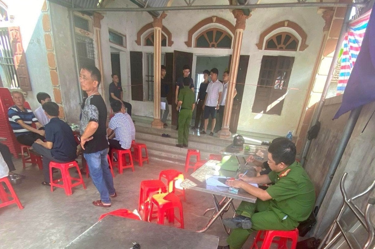 Vợ tử vong, chồng bị thương nặng trong căn nhà khóa trái