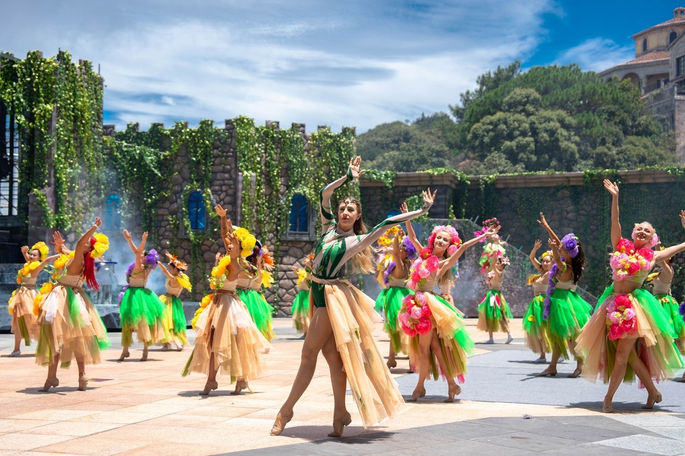 Chuỗi show đẳng cấp chưa từng có khiến đỉnh Ba Na Hills hút du khách