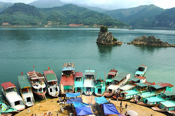 Đà giang, dòng sông &apos;vàng&apos; thao thức