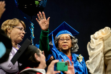 Đằng sau câu chuyện cụ bà 92 tuổi lấy bằng tốt nghiệp cấp 3