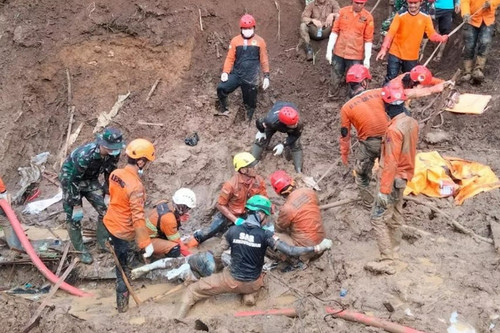 Lở đất ở mỏ vàng Indonesia, ít nhất 11 người thiệt mạng